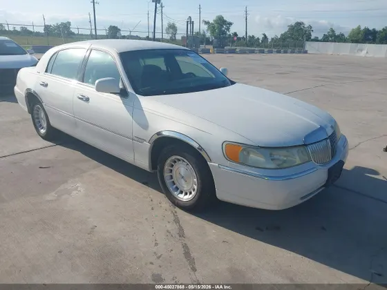 1999 Lincoln Town Car Executive