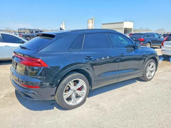 2022 Audi Q8 Premium Plus