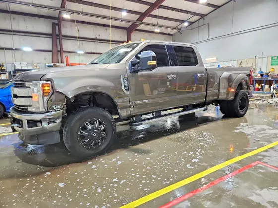 2018 Ford Super Duty F-350 DRW Platinum