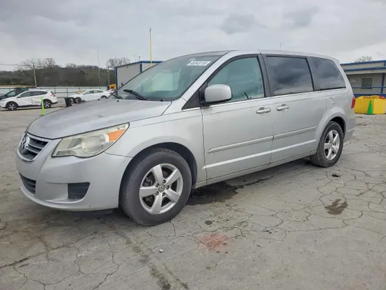 2010 Volkswagen Routan SE