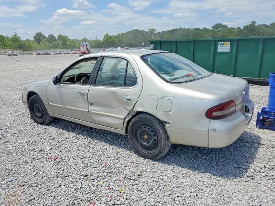 1997 Nissan Altima XE