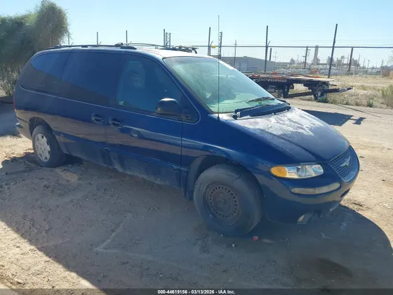 2000 Chrysler Town & Country LX