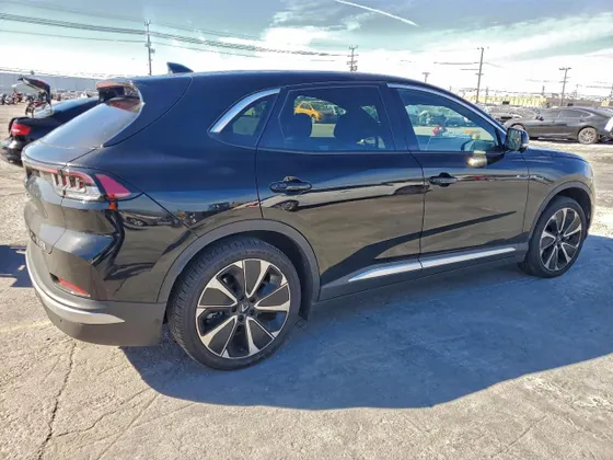 2024 VinFast VF 8 Plus