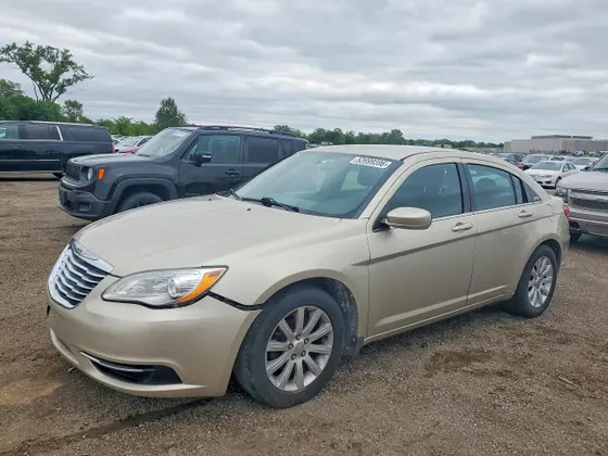 2013 Chrysler 200 Touring