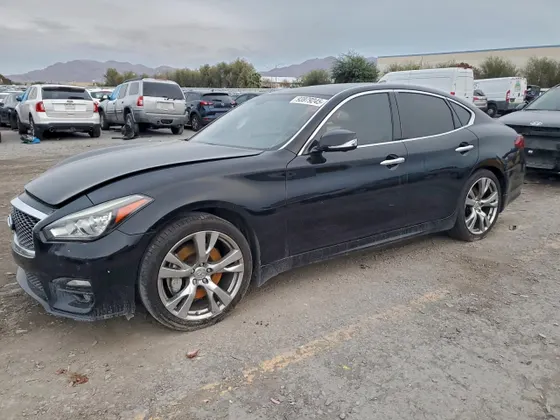 2017 INFINITI Q70 3.7