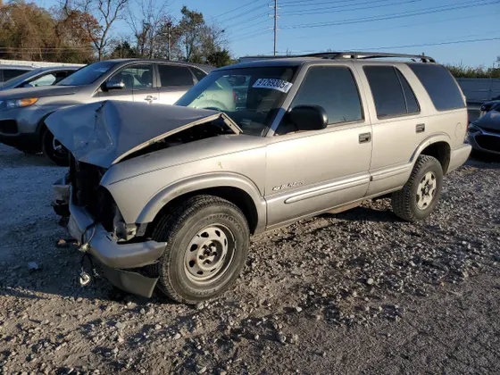 2004 Chevrolet Blazer LS