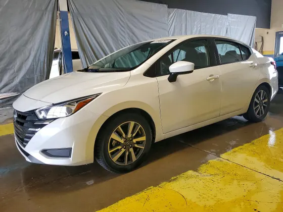 2023 Nissan Versa SV