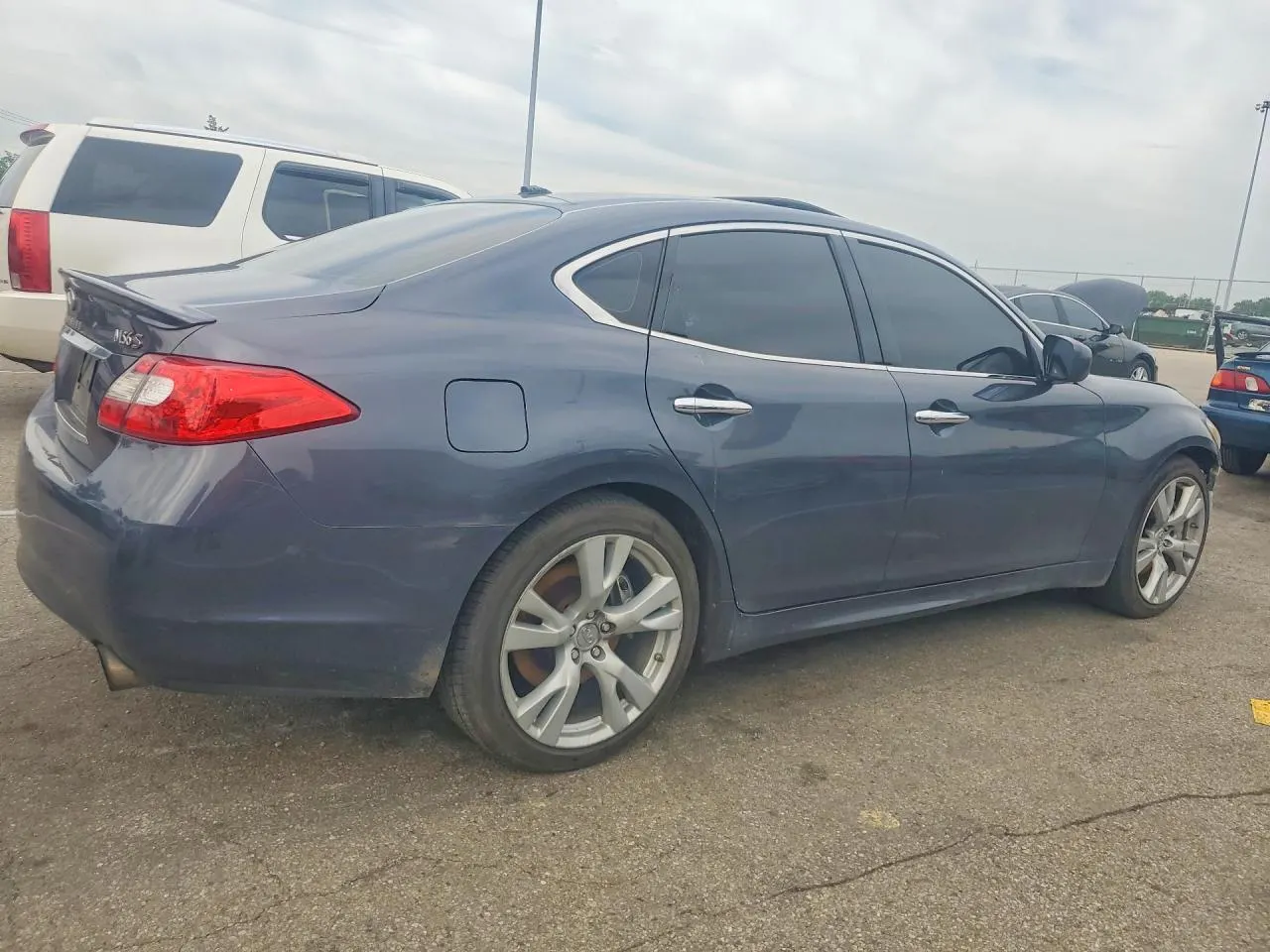 2011 INFINITI M56