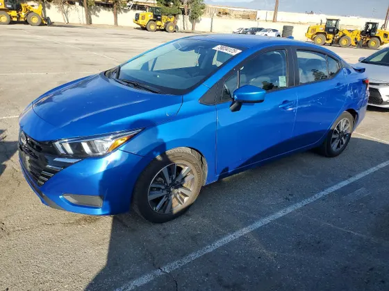 2023 Nissan Versa SV