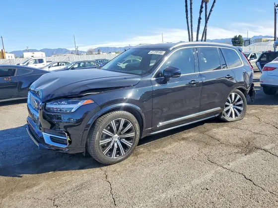 2024 Volvo XC90 Plus Bright Theme