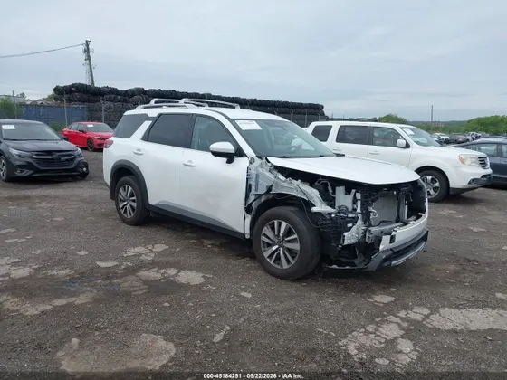 2025 Nissan Pathfinder SL