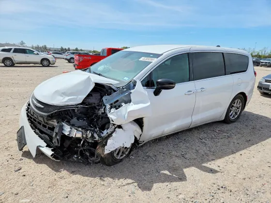 2025 Chrysler Voyager LX