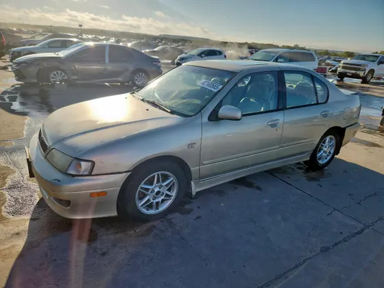 2002 INFINITI G20 Luxury