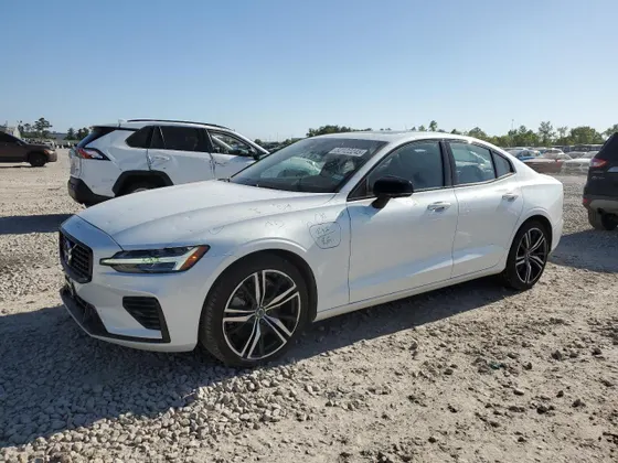 2022 Volvo S60 Recharge Plug-In Hybrid R-Design
