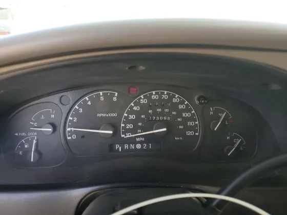 2000 Mazda B-Series 4WD Truck SE