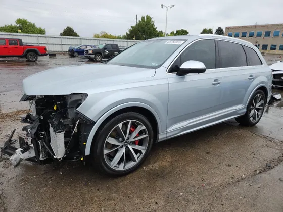 2023 Audi SQ7 Premium Plus