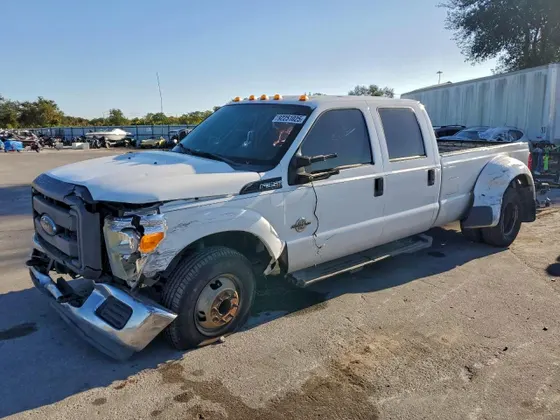 2014 Ford Super Duty F-350 DRW XL