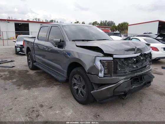 2025 Ford F-150 Lightning LARIAT