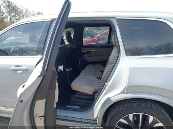 2025 Volvo XC90 Plug-In Hybrid Plus