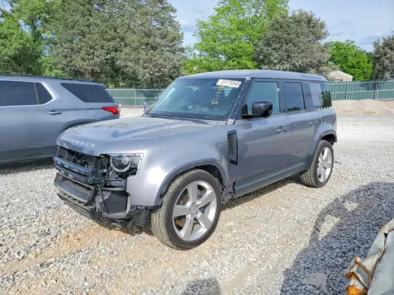 2024 Land Rover Defender SE