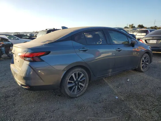 2021 Nissan Versa SV