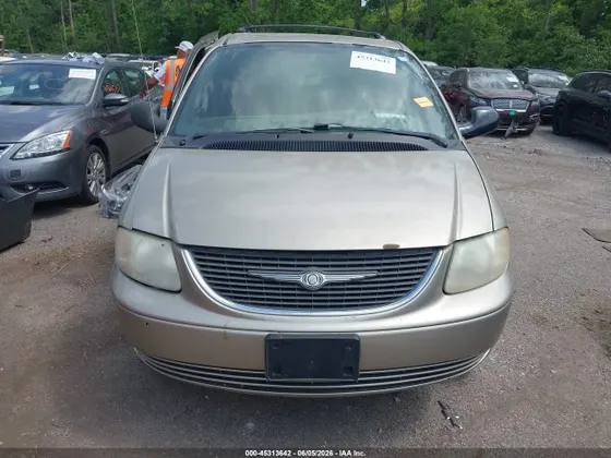 2003 Chrysler Town & Country LX