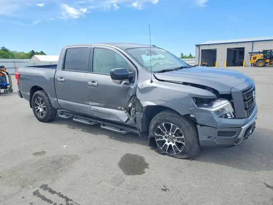 2021 Nissan Titan SV