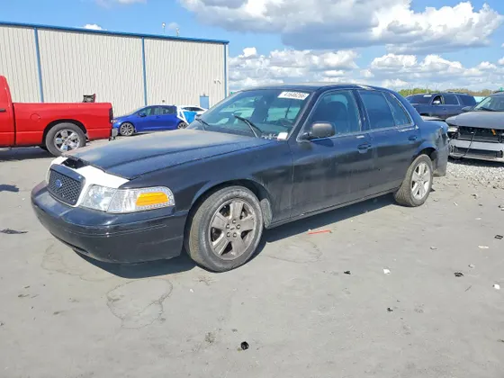 2004 Ford Crown Victoria LX