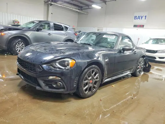 2019 FIAT 124 Spider Lusso