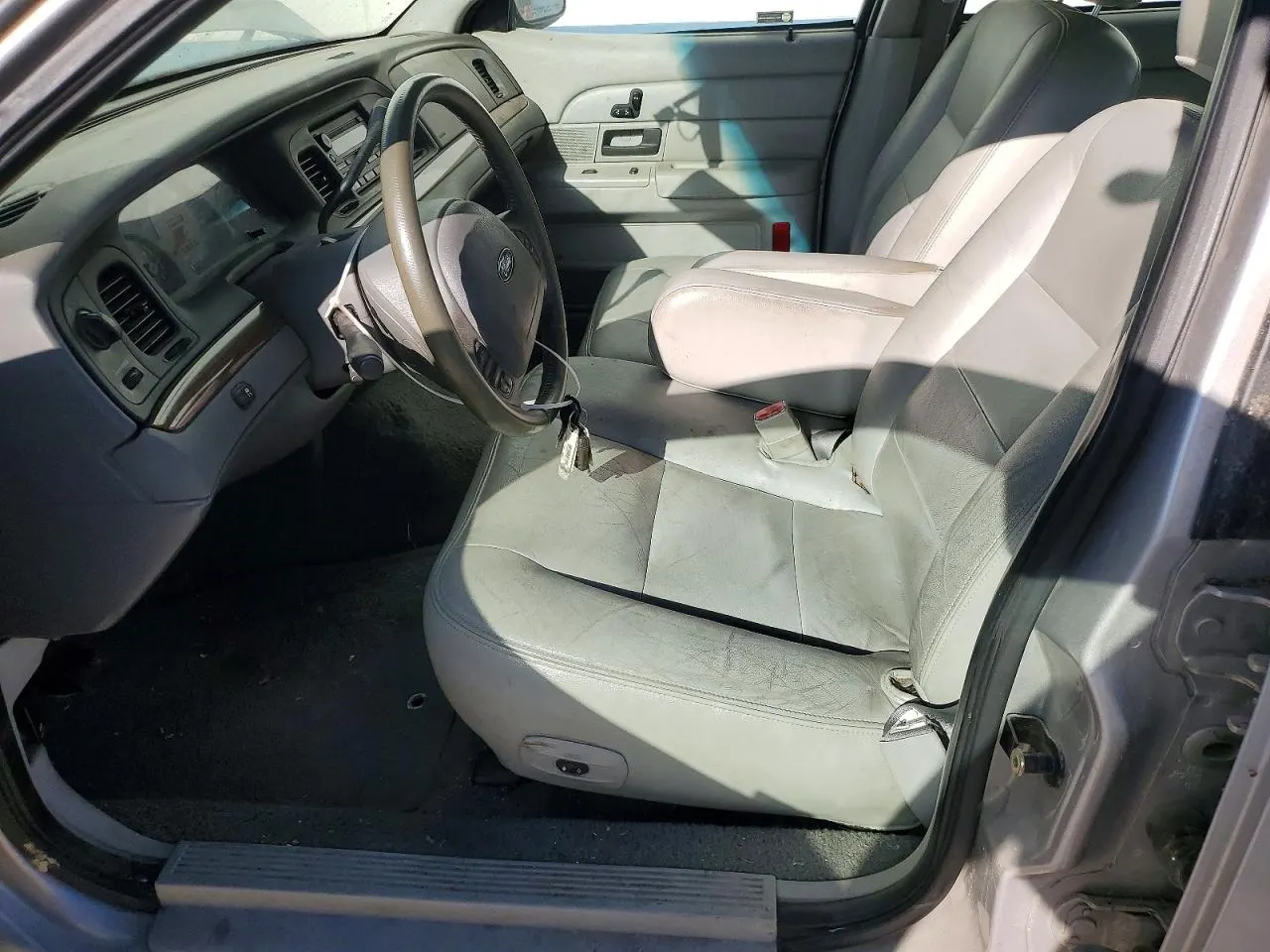 2004 Ford Crown Victoria LX