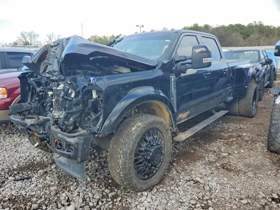 2025 Ford Super Duty F-450 DRW LARIAT