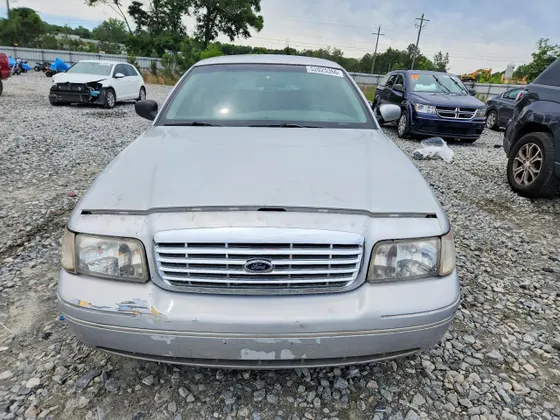 2001 Ford Crown Victoria