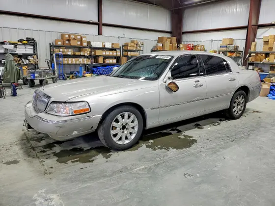 2010 Lincoln Town Car Signature Limited