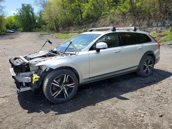 2018 Volvo V90 Cross Country