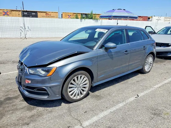 2016 Audi A3 e-tron Premium Plus