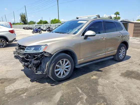 2016 Volkswagen Touareg Lux