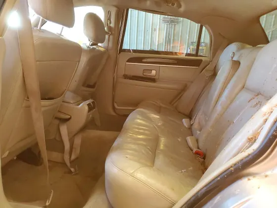 2010 Lincoln Town Car Signature Limited