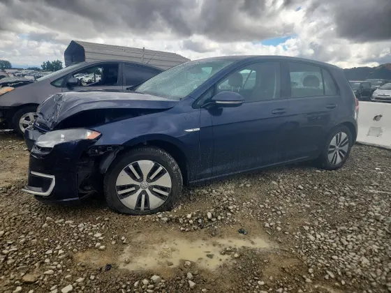 2016 Volkswagen e-Golf SE