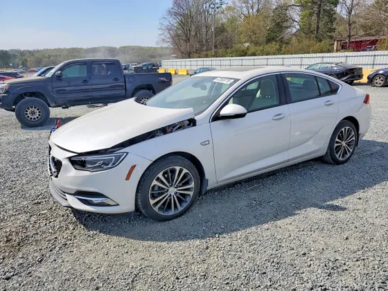 2018 Buick Regal Sportback Essence