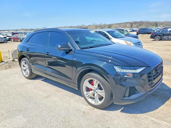 2022 Audi Q8 Premium Plus