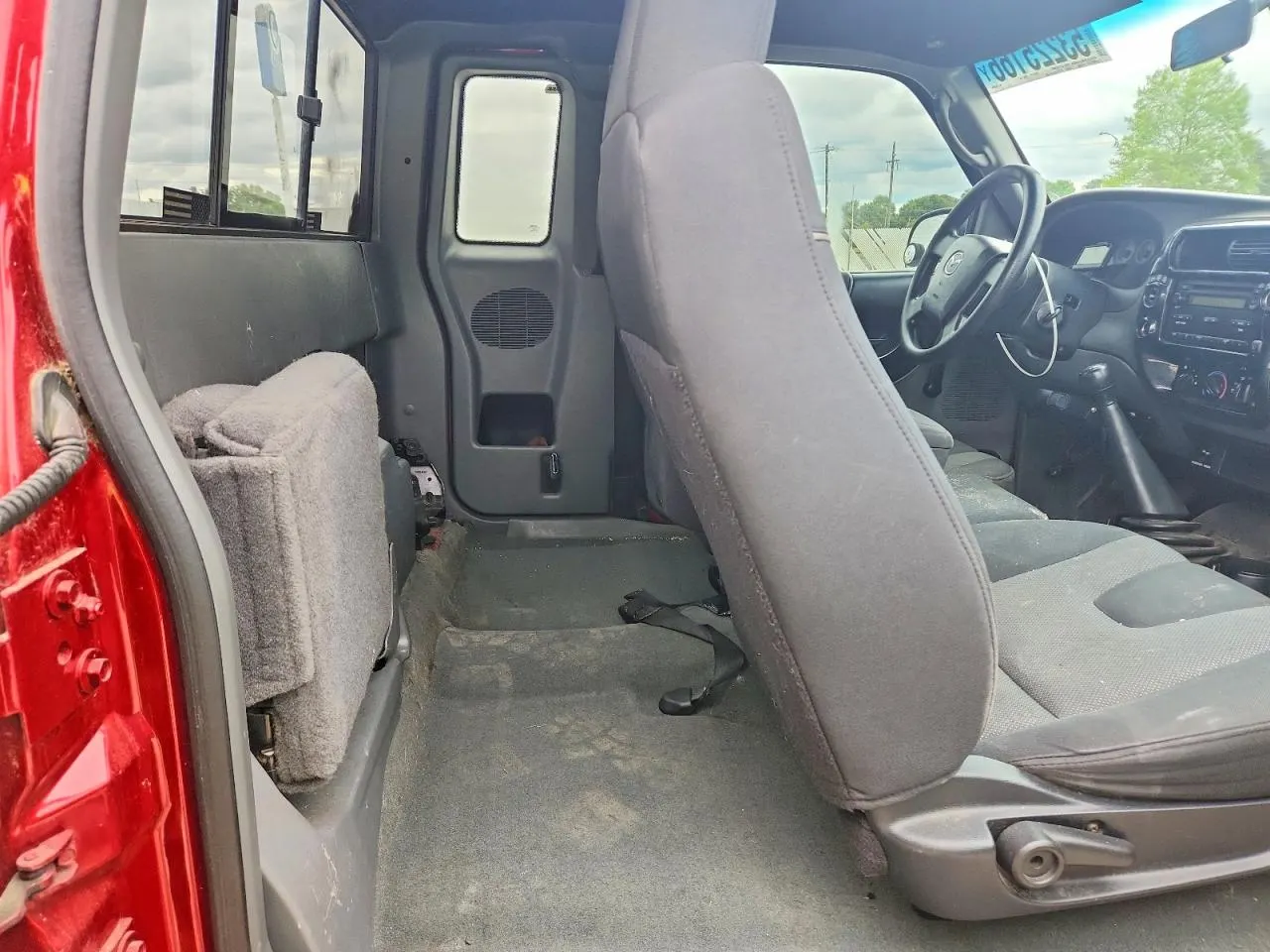 2004 Mazda B-Series 4WD Truck SE