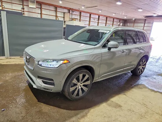 2024 Volvo XC90 Plus Bright Theme