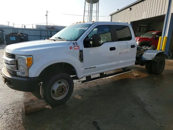 2017 Ford Super Duty F-350 DRW XL