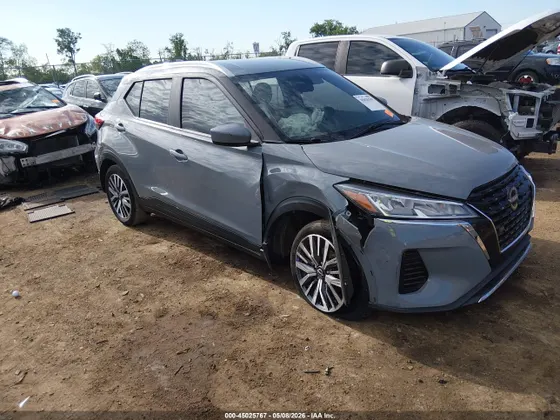 2022 Nissan Kicks SV