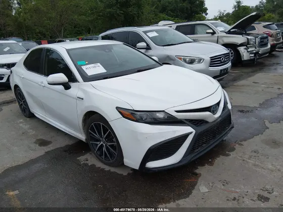 2021 Toyota Camry Hybrid SE