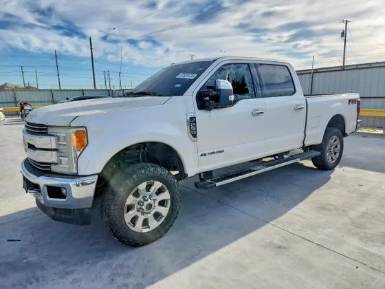 2017 Ford Super Duty F-250 SRW Lariat