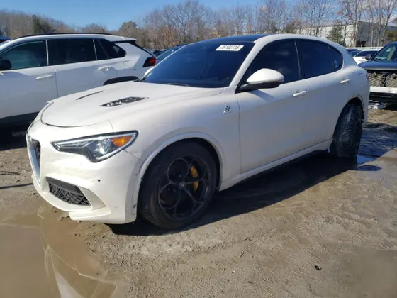 2018 Alfa Romeo Stelvio Quadrifoglio QUADRIFOGLIO
