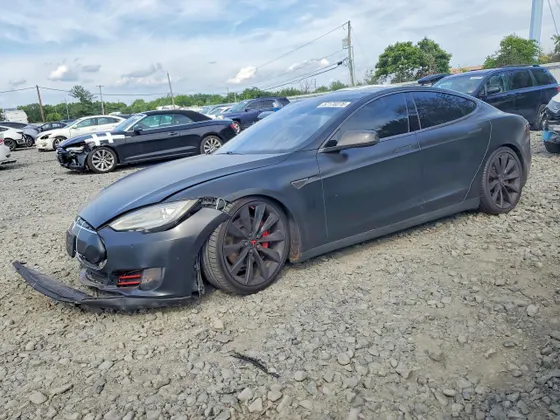 2015 Tesla Model S 85D