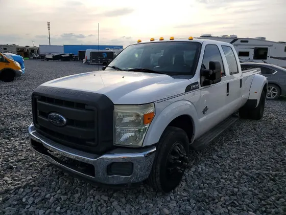 2015 Ford Super Duty F-350 DRW Lariat