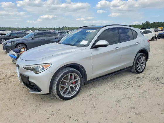 2018 Alfa Romeo Stelvio Ti Sport